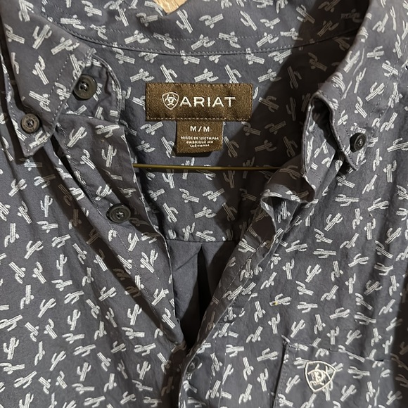 Grey cactus print Ariat button up medium - Picture 2 of 2